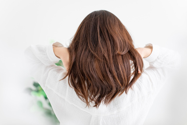 生えてしまった白髪を目立たなくする方法